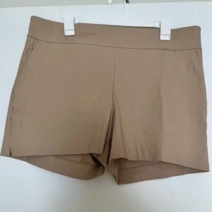 New York & Company 6 inch shorts size:XL
